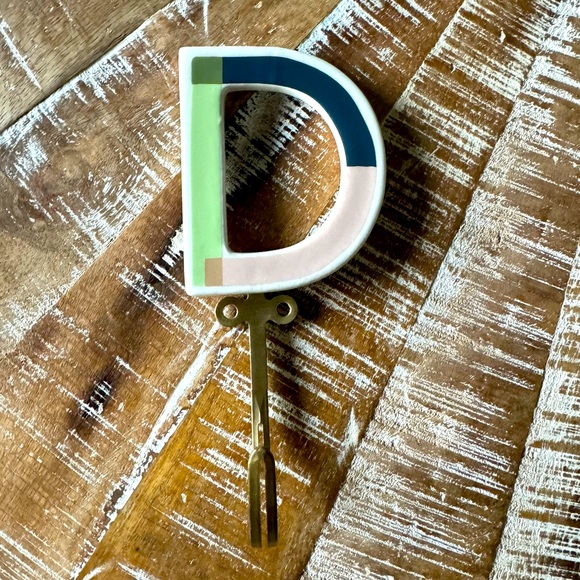 New🌟ANTHROPOLOGIE
Ceramic Monogram Hook-D - Picture 3 of 3
